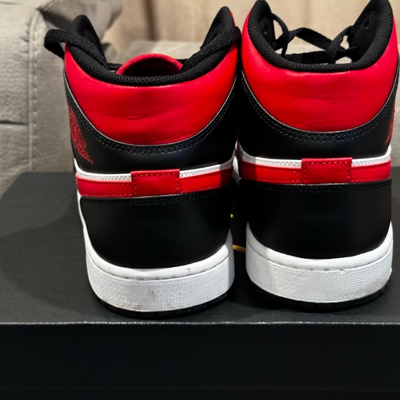 Jordan 1 Mid - Picture 3 of 7